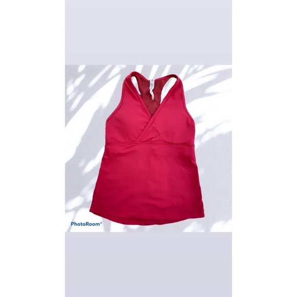 Lululemon tank top V Neck Sz 6